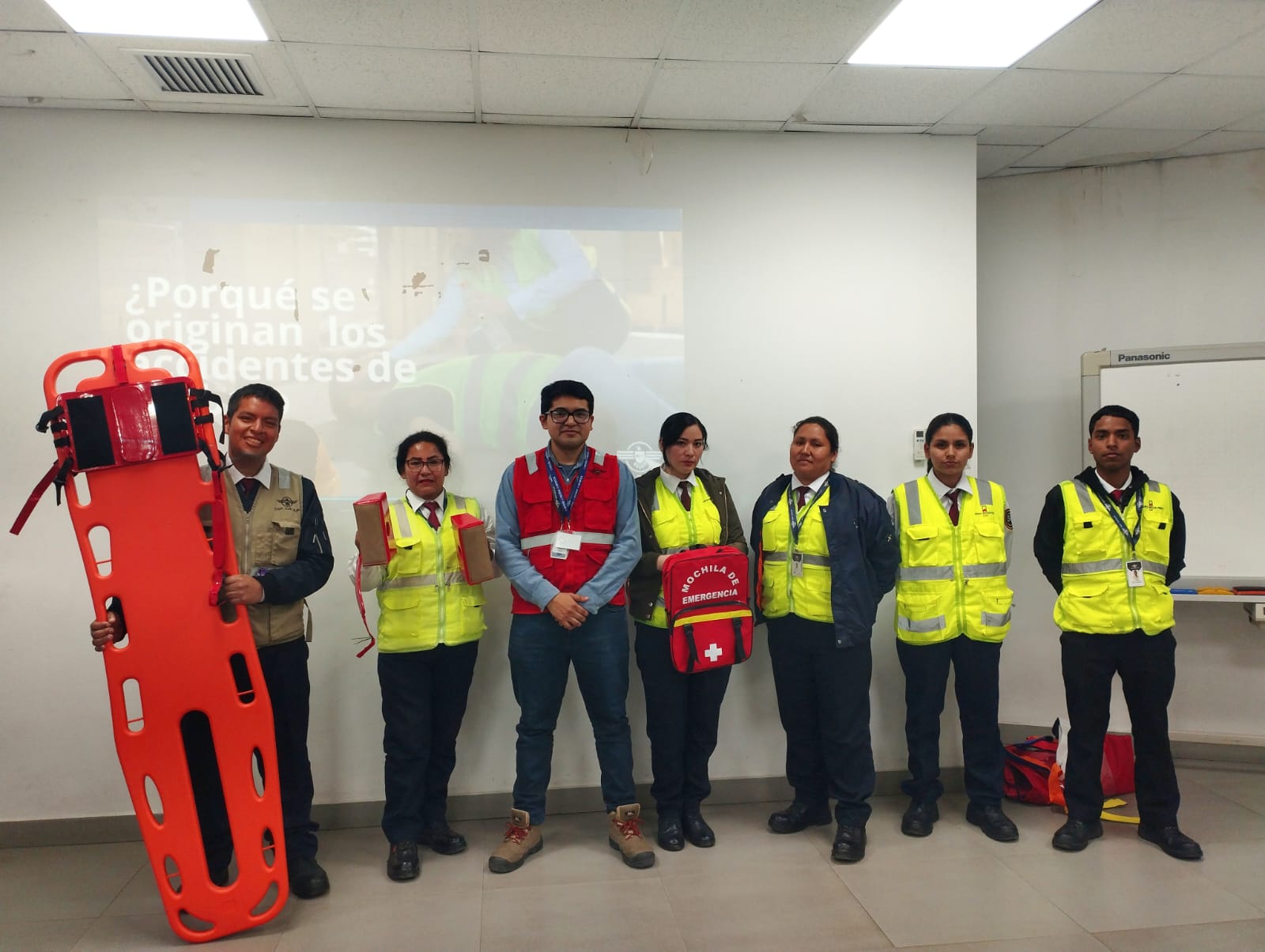 Brigada equipada durante una capacitación práctica
